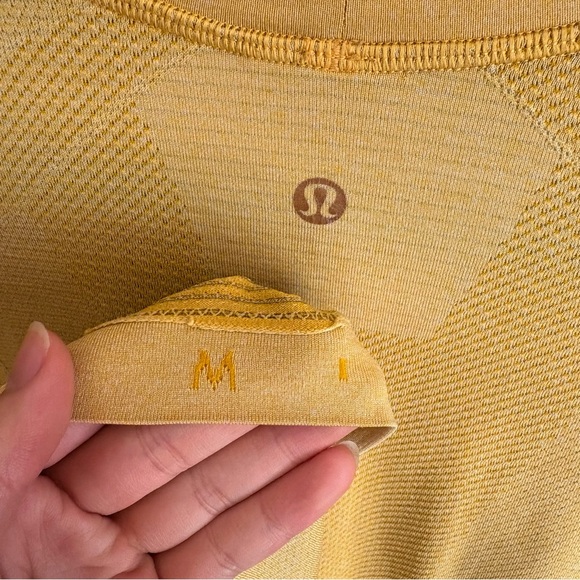 Lululemon Medium Metal Vent Tech Yellow - Picture 3 of 3